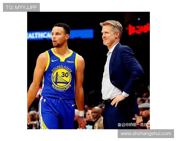 科尔称赞库里是球队核心一切战术围绕他展开